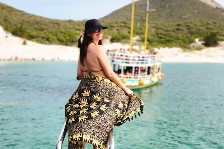 Full-Day Boat Tour to Arraial do Cabo — Beaches, Blue Caves & Snorkel Stops photo 2