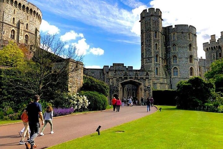 Windsor Castle Tour from London — St George’s Chapel, State Apartments & Optional London Eye photo 4