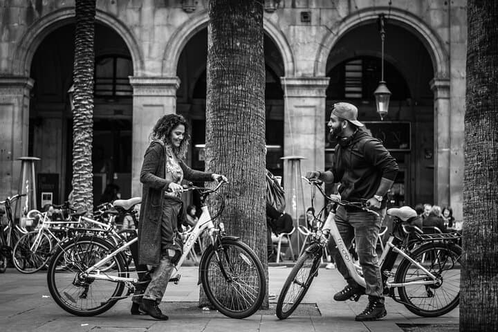 Private Barcelona E-Bike Photography Tour: Capture the City by Electric Bike photo 2