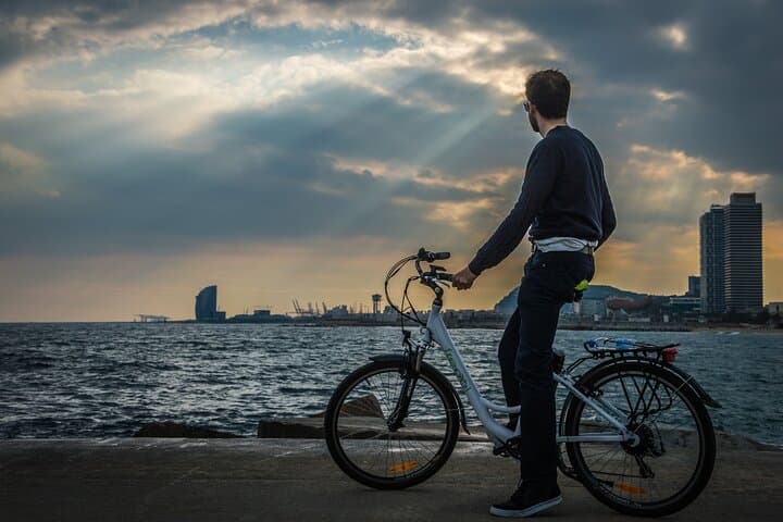 Private Barcelona E-Bike Photography Tour: Capture the City by Electric Bike photo 3