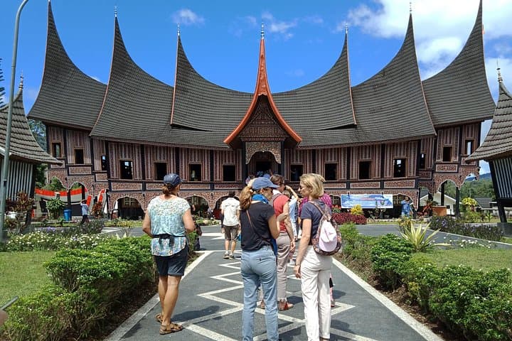 Minangkabau Culture and Harau Valley: 4-Day Private Homestay Tour