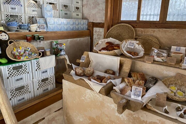Hidden Cafes of Bukchon Hanok Village: Local Seoul Coffee Walk photo 4