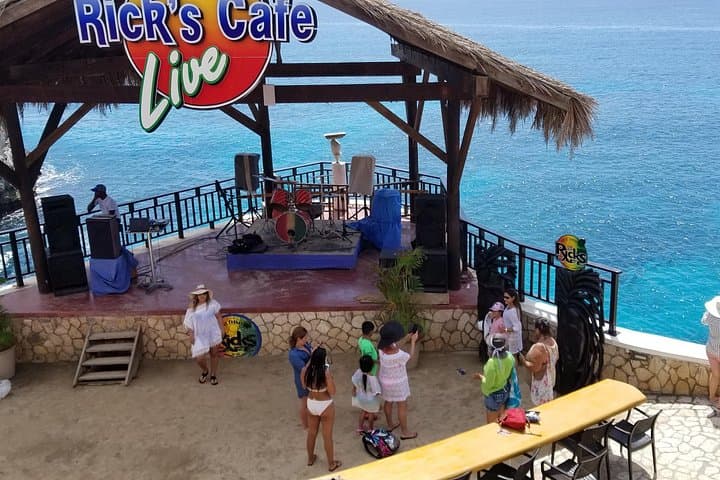 Experience the Wonders of Negril: Seven Mile Beach and Cliff Diving at Rick's Café photo 1