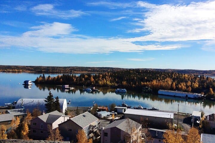 Yellowknife City Tour: Explore the Aurora Capital and Diamond History