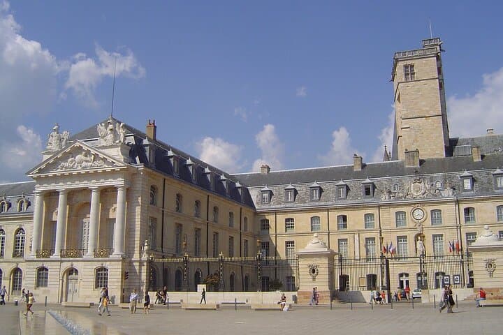 Self-Guided e-Scavenger Hunt in Dijon — Interactive Walking Game for Families and Groups photo 5