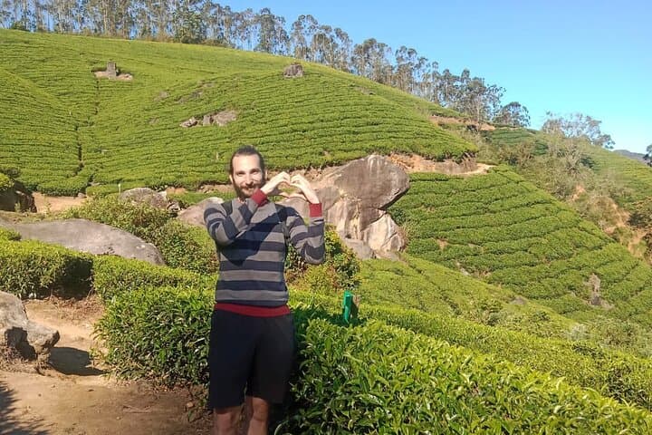 Munnar Medium-Hard Trek: Tea Plantation Ridge to 2,100m Panorama