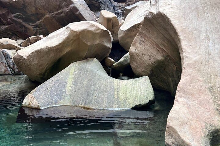 Wadi Lajab Canyon Hike: Abha's Desert-Valley Waterfalls & Black Mountain photo 4