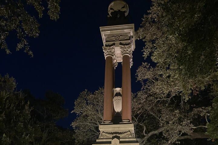 Savannah History Walking Tour — Oglethorpe Square to Colonial Cemetery photo 4
