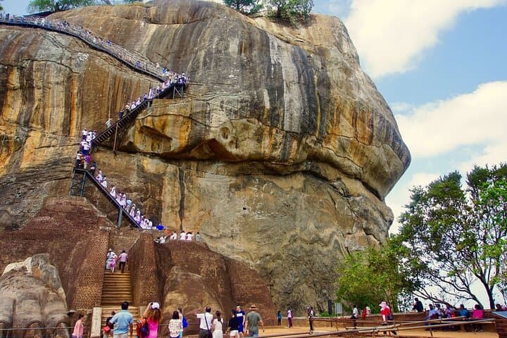 Sigiriya Rock Fortress Instagram Tour: Hike Lion Rock, Pidurangala & Dambulla in One Day photo 5