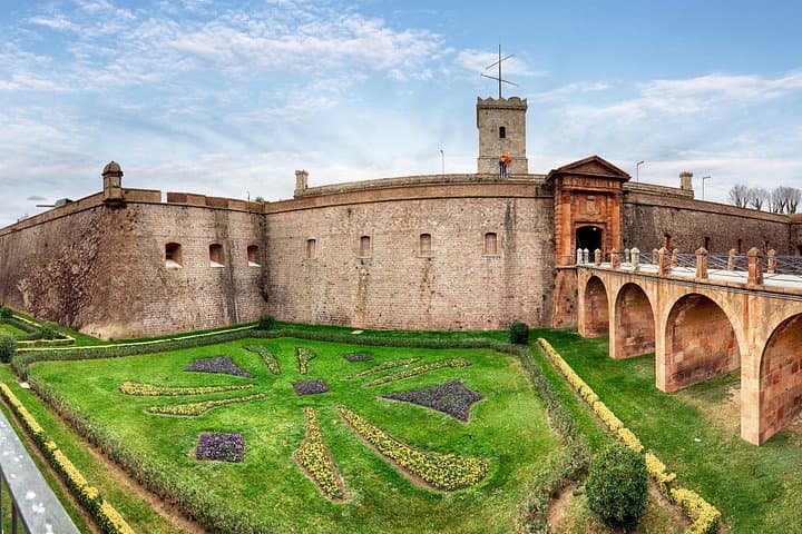 Montjuïc Castle Cable Car Tour: Skip-the-Line History, Views & Park Walk in Barcelona photo 1