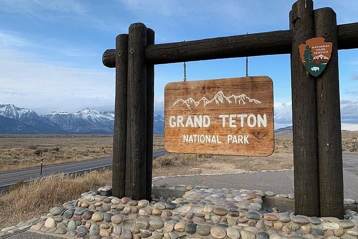 Explore Yellowstone and Grand Teton: A 4-Day Guided National Park Adventure from Salt Lake City photo 4