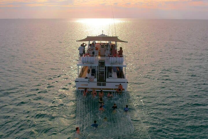 Broome Sunset Cruise: Roebuck Bay Dolphin & Boom-Net Experience