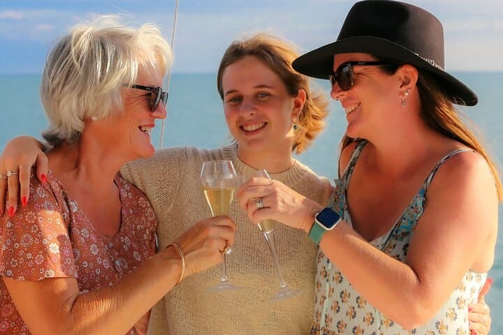 Broome Sunset Cruise: Roebuck Bay Dolphin & Boom-Net Experience photo 5