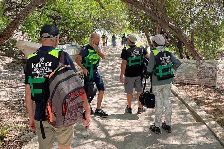 Crocodile Watching at Lago Enriquillo: Full-Day All-Inclusive Wildlife Safari