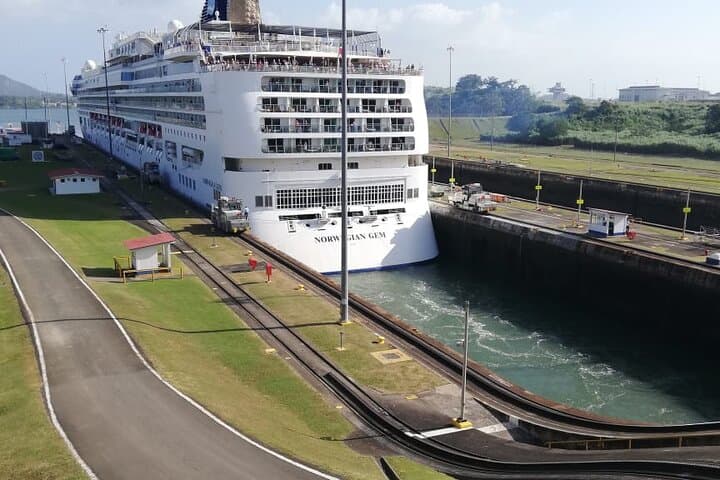Panama City Private Tour: Casco Viejo, Canal Locks & Cerro Ancón Highlights photo 4