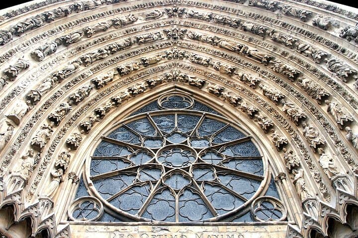Private Transfer Paris to Reims with 2-Hour Stop in Epernay — Avenue de Champagne photo 6