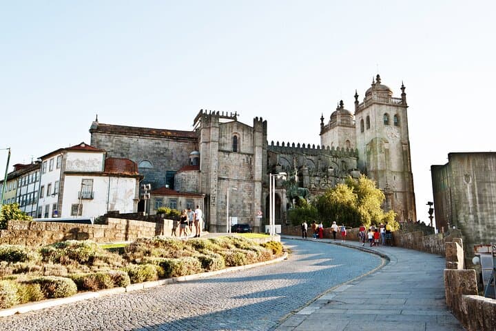 Love in Porto: Self-Guided Romantic City Exploration Game