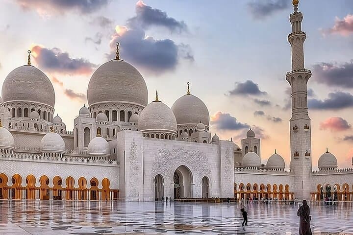 Abu Dhabi Full-Day City Tour: Sheikh Zayed Mosque, Corniche & Louvre Highlights