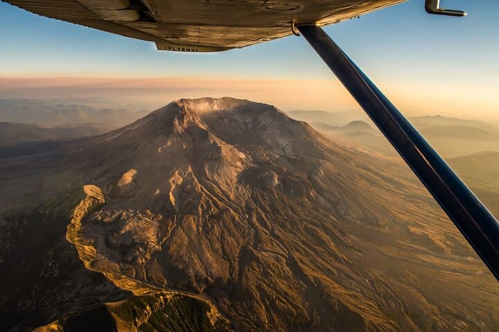 Soaring Over Mt. St. Helens: Envi Adventures Air Tour from Troutdale
