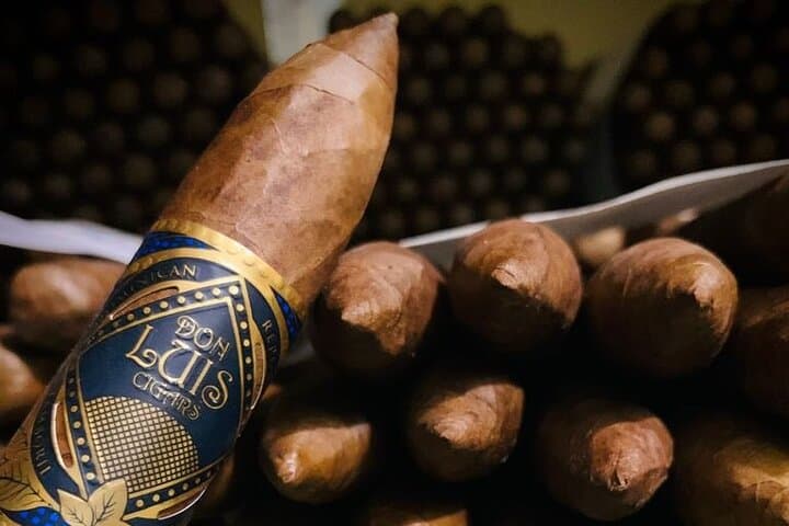 Hand-Roll Your Cigar in Old Town San Diego: A Beginner’s Workshop at a Historic Lounge