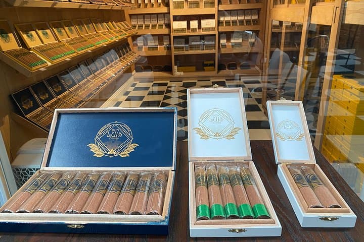 Hand-Roll Your Cigar in Old Town San Diego: A Beginner’s Workshop at a Historic Lounge photo 4