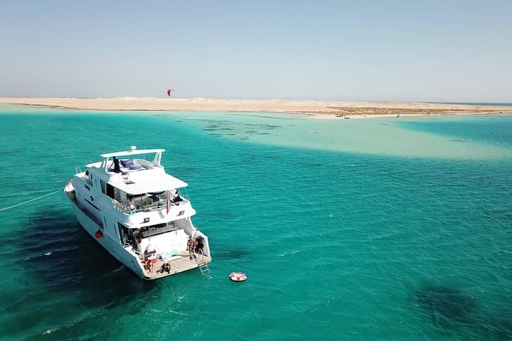 Red Sea Kite Cruise: 7-Night Hurghada Kitesurfing Adventure