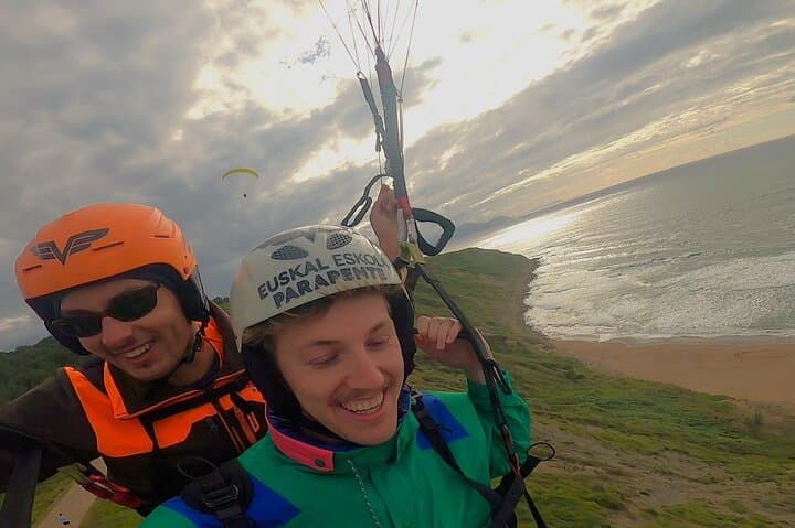 Paragliding over Sopelana Cliffs: 30-Minute Flight from Bilbao photo 6