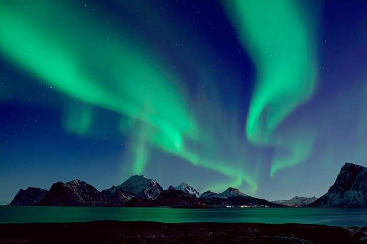 Private Northern Lights Hunt from Reykjavík with Icelandic Pastries & Hot Chocolate photo 2