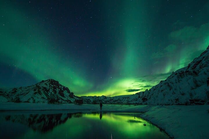 Private Northern Lights Hunt from Reykjavík with Icelandic Pastries & Hot Chocolate photo 6