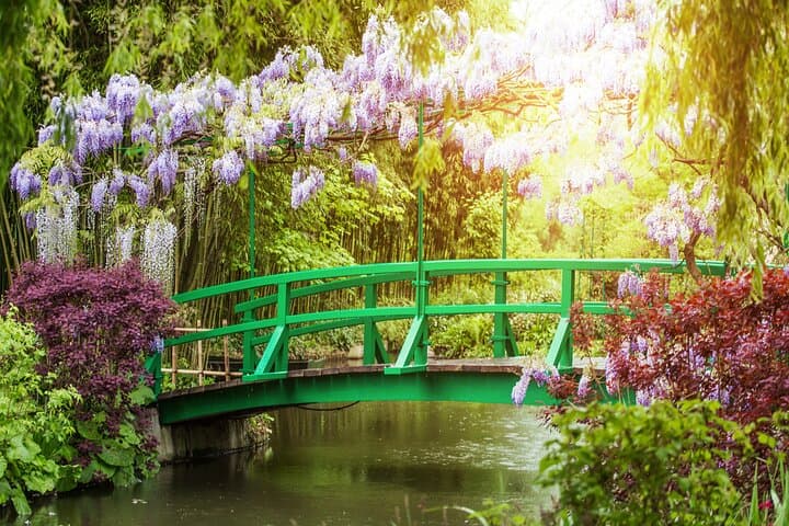 Exploring Monet's Giverny: Half-Day Tour from Paris to the House & Gardens