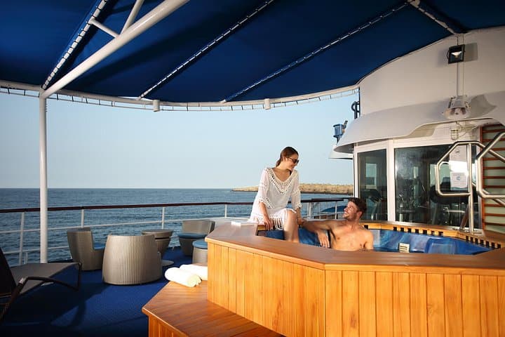 Galapagos Isabela II: 7-Day South & West Islands Natural Selection Cruise photo 4