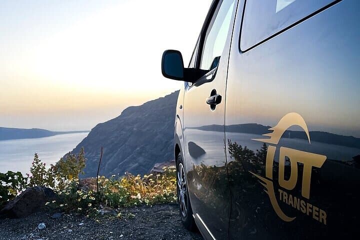 Santorini Private Island Tour: Oia, Red Beach & Profitis Ilias in 4 Hours