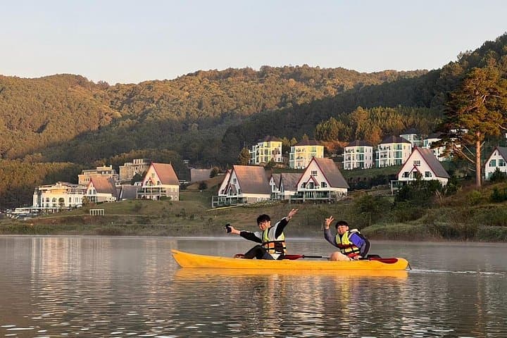 Tuyen Lam Lake Kayak & SUP: Half-Day Paddling Around Da Lat’s Pine-Crowned Peninsula photo 1