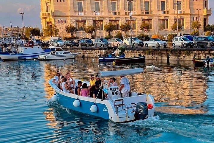 Ortigia Island Sea Caves Boat Tour with Prosecco: Syracuse Coastal Cruise