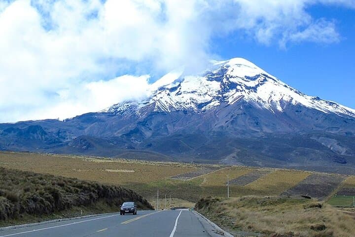 Chimborazo Volcano Tour from Quito: Hike to Cóndor Cocha (5100m) photo 5