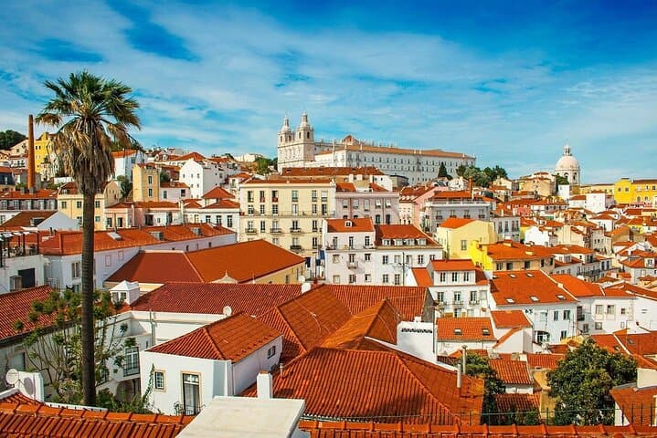 Alfama Tuk-Tuk: Hilltop Views, Fado & Azulejos in Lisbon