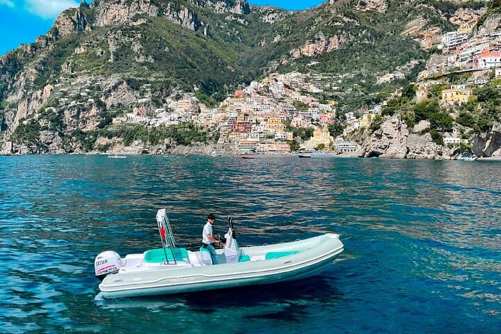 Positano to Amalfi: 90-Minute Private Boat Tour with Snacks & Drinks