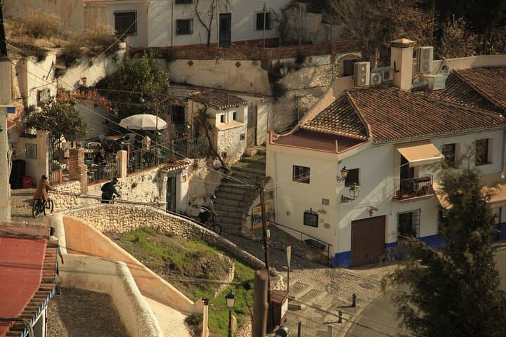 Granada Electric Bike Highlights with Tapas Stops — Albaicín, Sacromonte & Alhambra Views photo 2