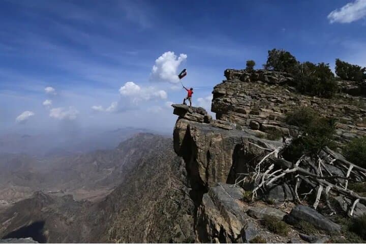 Overnight Camping on Jebel Shams: Sunrise on Oman’s Grand Canyon photo 2