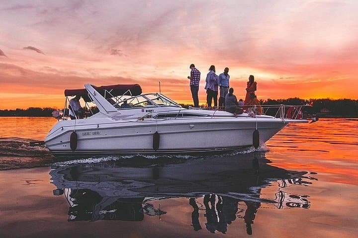 Sunset Yacht Tour on the Ottawa River: 1-Hour Public Cruise photo 4