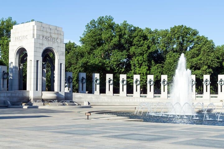 dc-monuments-walking-tour-small-group-big-ideas photo 4