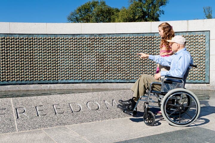 dc-monuments-walking-tour-small-group-big-ideas photo 5