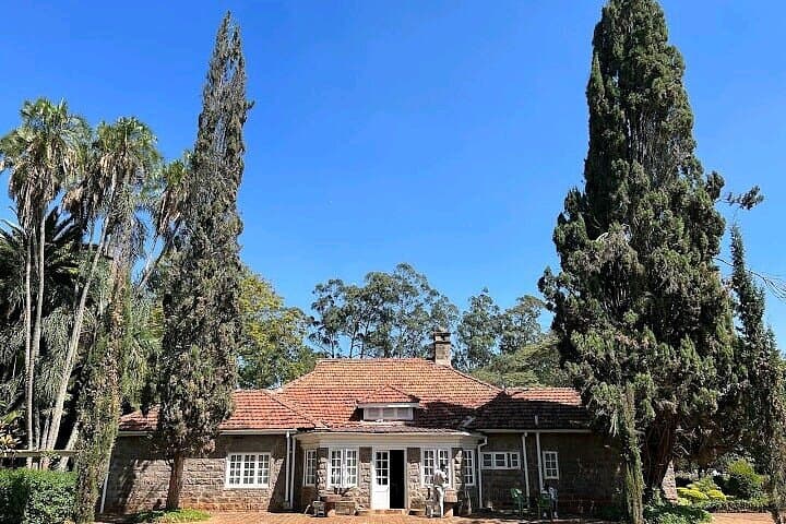 Karen Blixen & Giraffe Centre: Nairobi Cultural Shopping and Conservation Tour photo 3