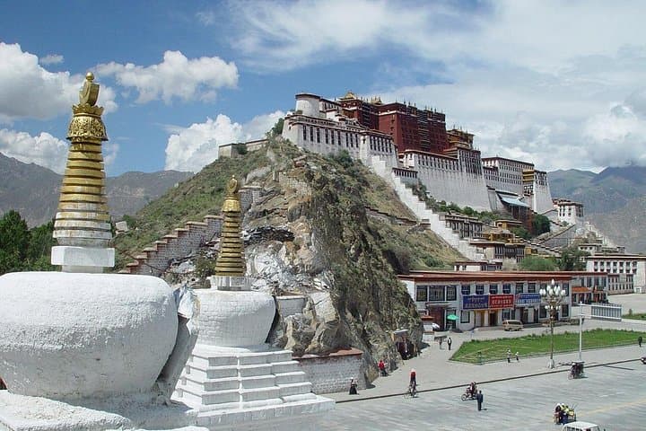 11-Day Private China Tour — Beijing, Lhasa, Xi'an & Shanghai Cultural Highlights photo 4