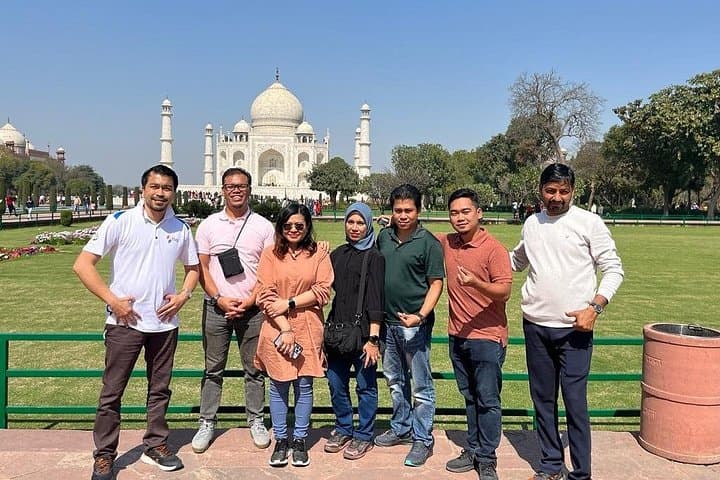 Taj Mahal and Agra Fort Private Day Tour from Delhi — Full-Day Car Excursion photo 2