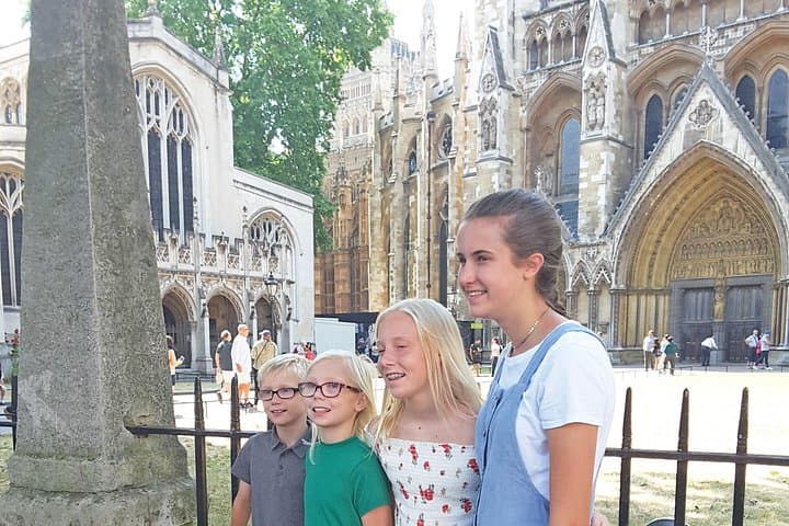 London Highlights Family Walking Tour: Westminster to St. Paul's with Kids photo 2