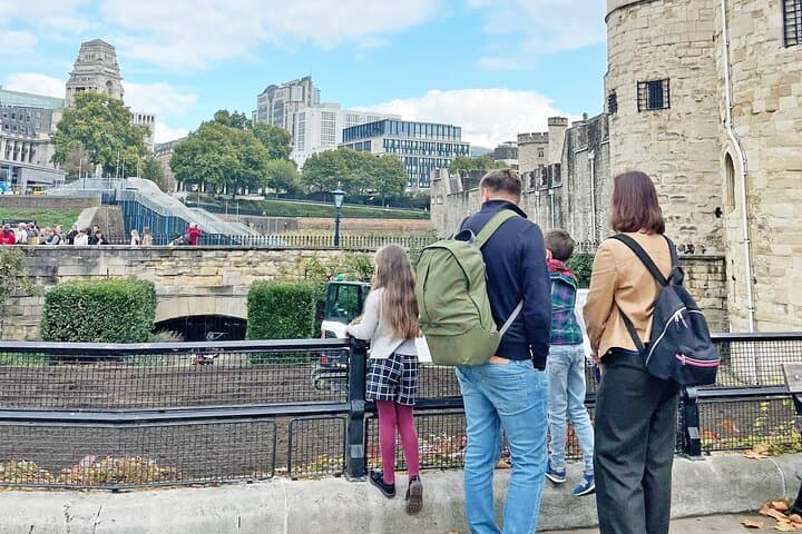family-friendly-tower-of-london-and-tower-bridge-private-tour