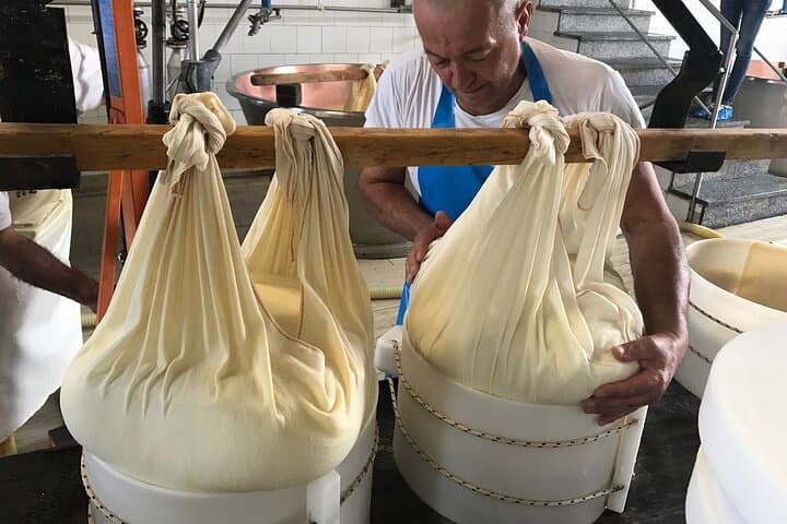 Parma Food Tour: Parmigiano Reggiano, Prosciutto di Parma & Winery Visit photo 3
