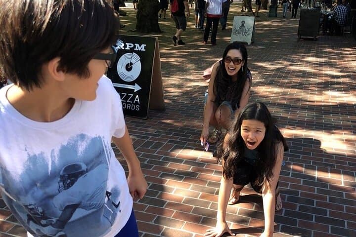 Royal Scavenger Hunt in Davie — Wacky Walks App Adventure photo 4