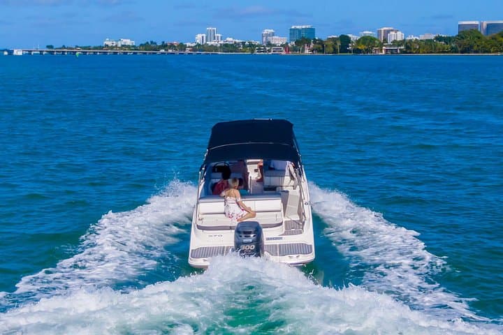 Private Boat Rental Miami Beach — 29-Foot Searay on Biscayne Bay photo 4